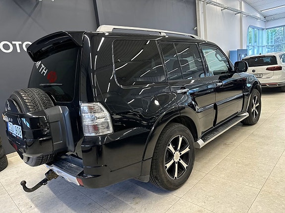 Mitsubishi Pajero 8 of 20