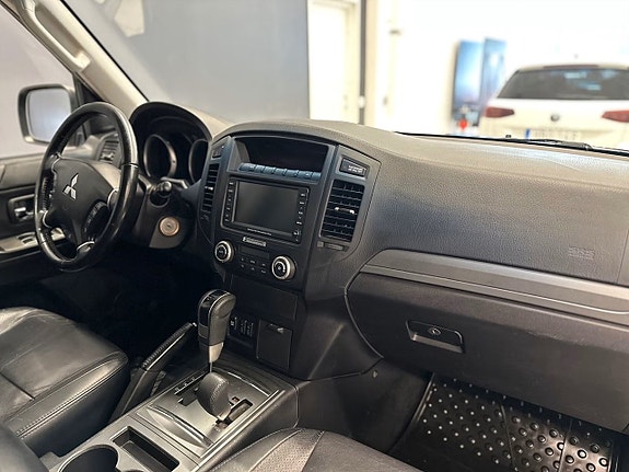 Mitsubishi Pajero 13 of 20
