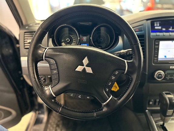 Mitsubishi Pajero 15 of 20