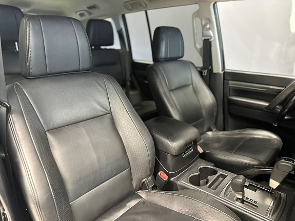 Mitsubishi Pajero 12 of 20
