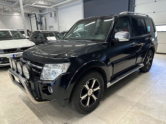 Mitsubishi Pajero 4 of 20