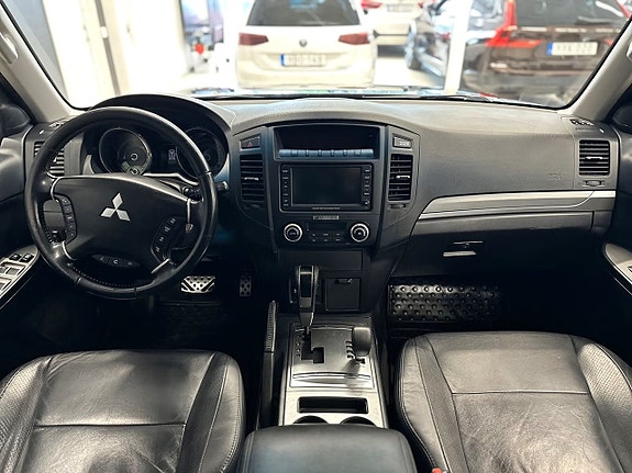 Mitsubishi Pajero 10 of 20