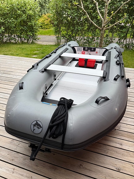 Greatwhite VIB330 + Mercury EFI + Trailer 4 of 5