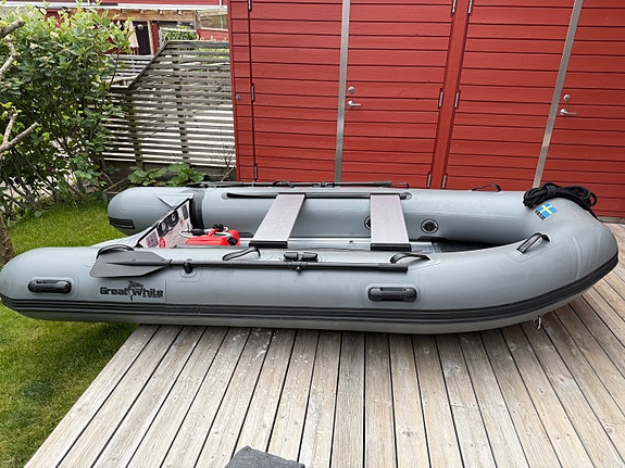 Greatwhite VIB330 + Mercury EFI + Trailer 3 of 5
