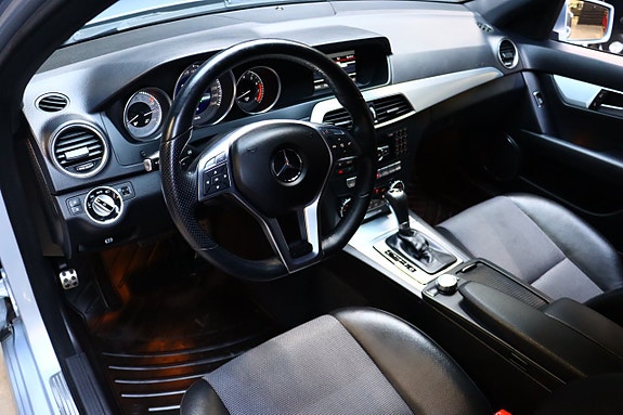 Mercedes-Benz C180 14 of 30