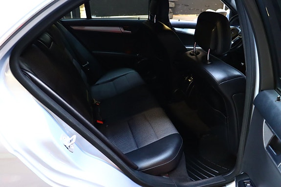 Mercedes-Benz C180 25 of 30