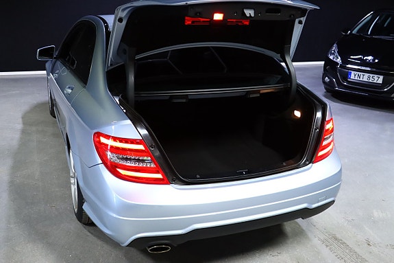 Mercedes-Benz C180 11 of 30