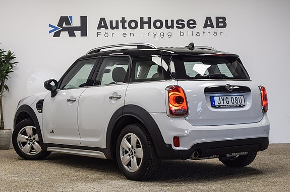 MINI Countryman Cooper 2 of 5