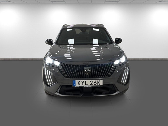 Peugeot e-2008 2 of 5