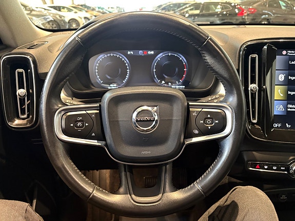 Volvo XC40 12 of 17
