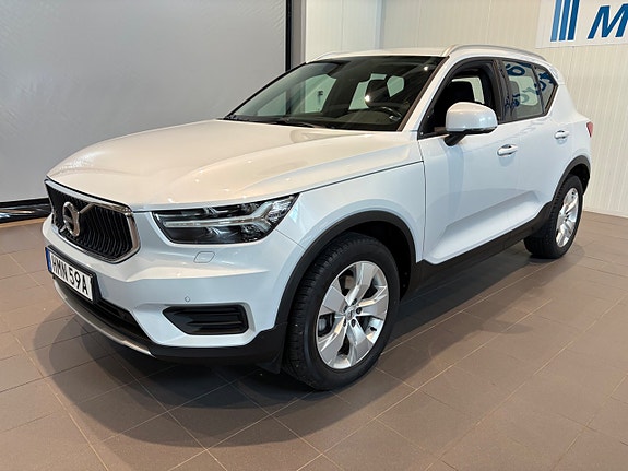 Volvo XC40 3 of 5