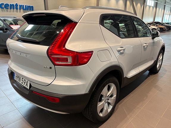 Volvo XC40 8 of 17