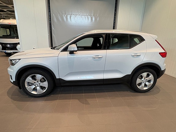 Volvo XC40 4 of 5