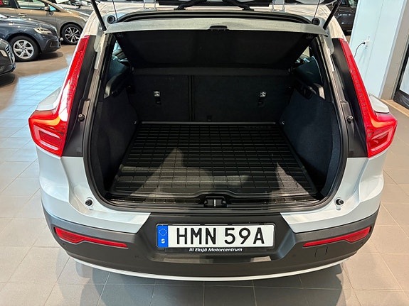 Volvo XC40 7 of 17