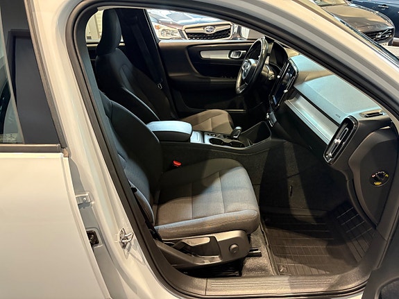 Volvo XC40 11 of 17