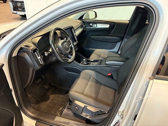 Volvo XC40 9 of 17