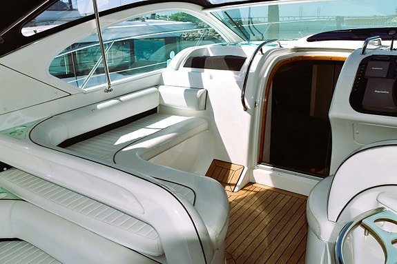 Fairline Targa 34 – Stil, kraft och komfort i perfekt harmon 16 of 26