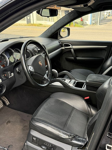 Porsche Cayenne GTS 5 of 5