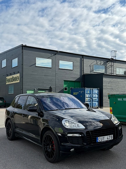 Porsche Cayenne GTS 2 of 5