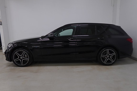 Mercedes-Benz C300 3 of 5