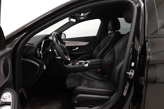 Mercedes-Benz C300 4 of 5