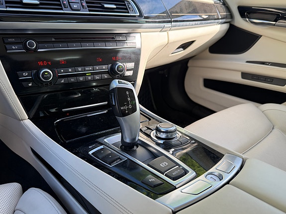 BMW ActiveHybrid 7 7 of 14