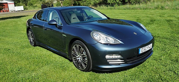 Porsche Panamera 4S 3 of 5