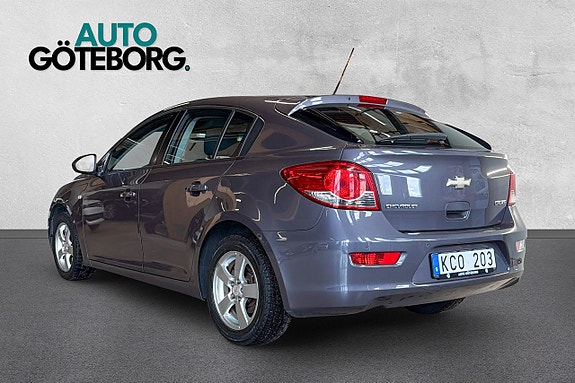 Chevrolet Cruze 4 of 5