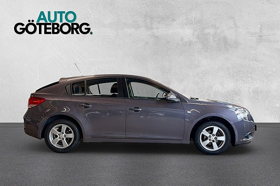 Chevrolet Cruze 3 of 5