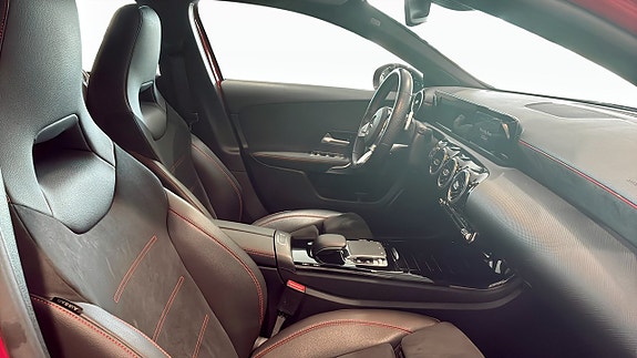 Mercedes-Benz A180 3 of 5