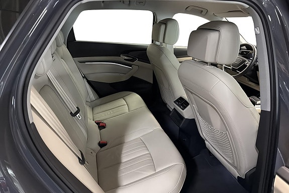 Audi Q8 e-tron 13 of 25