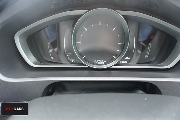 Volvo V40 Cross Country 11 of 12