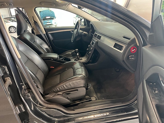 Volvo V70 10 of 16