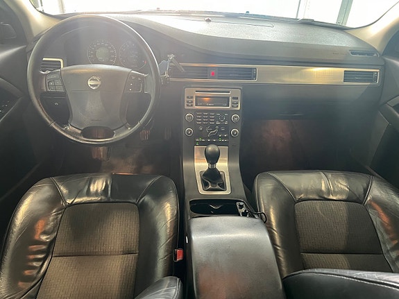 Volvo V70 11 of 16