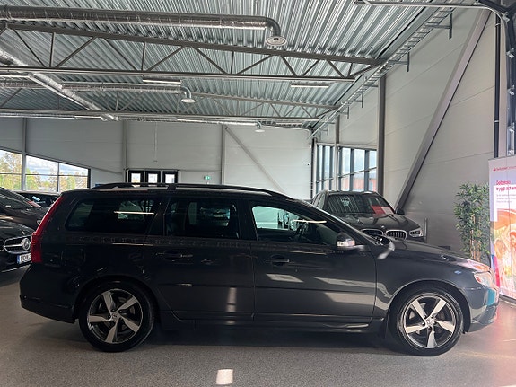 Volvo V70 2 of 5