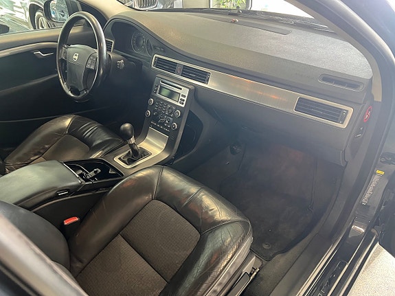 Volvo V70 9 of 16