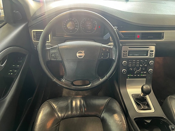Volvo V70 12 of 16
