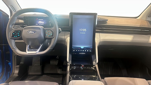 Ford Explorer 4 of 5