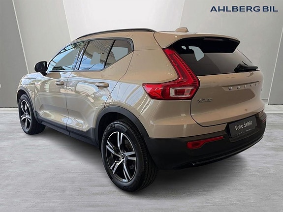 Volvo XC40 3 of 5