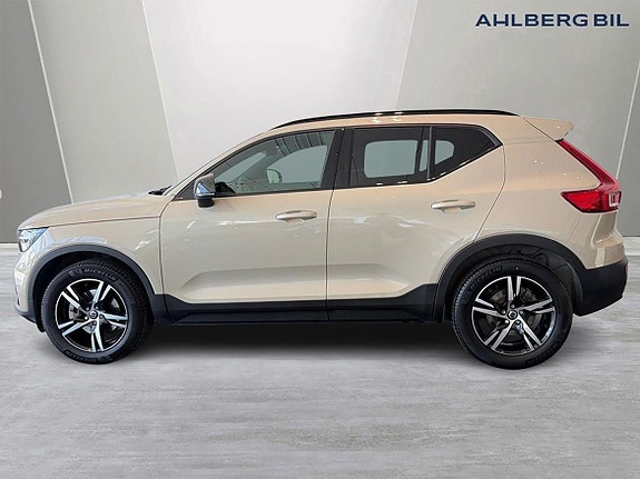 Volvo XC40 4 of 5