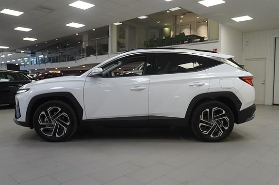 Hyundai Tucson 2 of 5