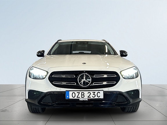 Mercedes-Benz E220 d 2 of 5