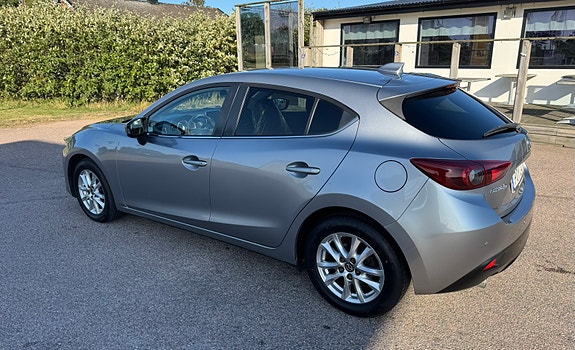 Mazda 3 2 of 8