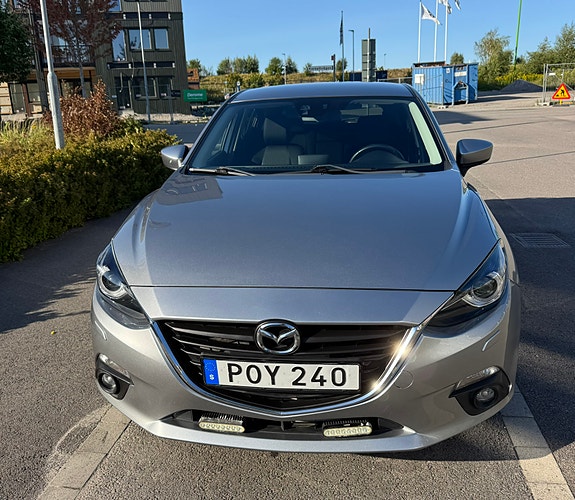 Mazda 3 4 of 8