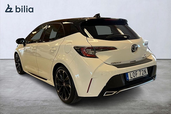 Toyota Corolla 2 of 5