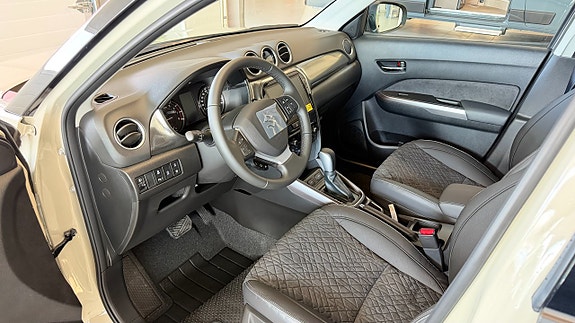 Suzuki Vitara 4 of 6