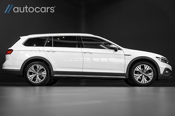 Volkswagen Passat Alltrack 2 of 5
