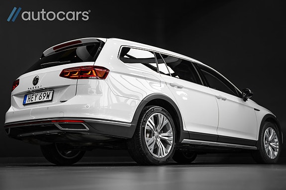 Volkswagen Passat Alltrack 3 of 5