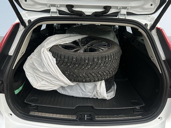 Volvo V60 Cross Country 12 of 23