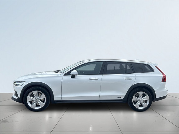 Volvo V60 Cross Country 4 of 5